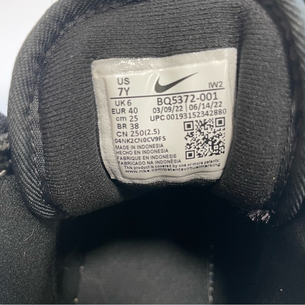 Youth Nike Shoes - Picture 3 of 12
